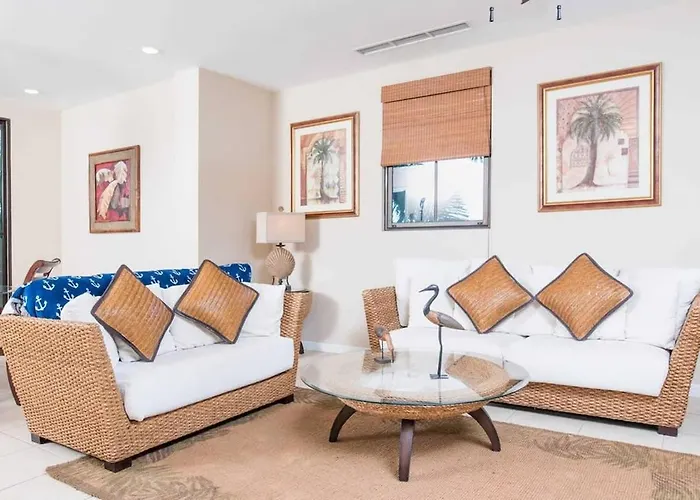 Dazzling End Unit In Coco With Lots Of Windows And Light Sleeps 8