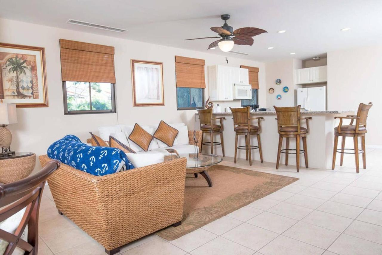 Dazzling End Unit In With Lots Of Windows And Light Sleeps 8