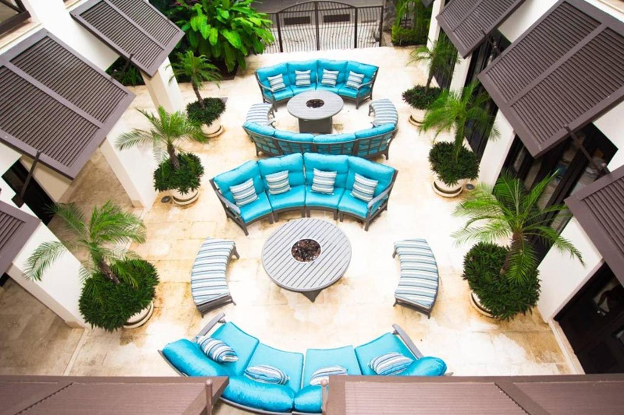 Dazzling End Unit In With Lots Of Windows And Light Sleeps 8 * Coco