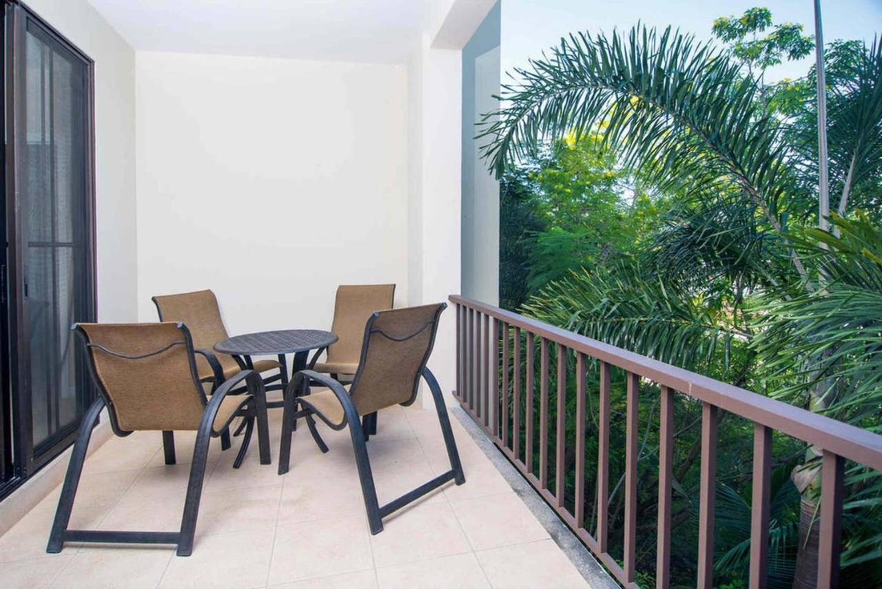 Dazzling End Unit In With Lots Of Windows And Light Sleeps 8 *
