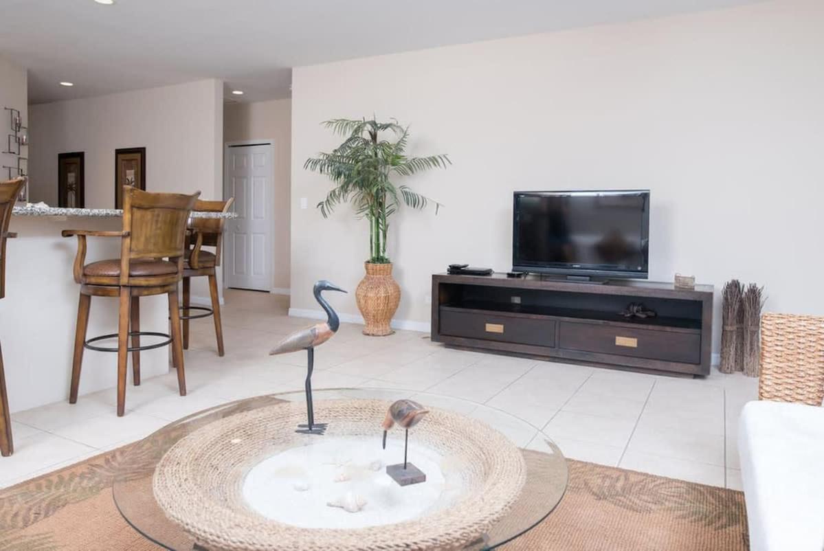 Сasa de vacaciones Dazzling End Unit In With Lots Of Windows And Light Sleeps 8